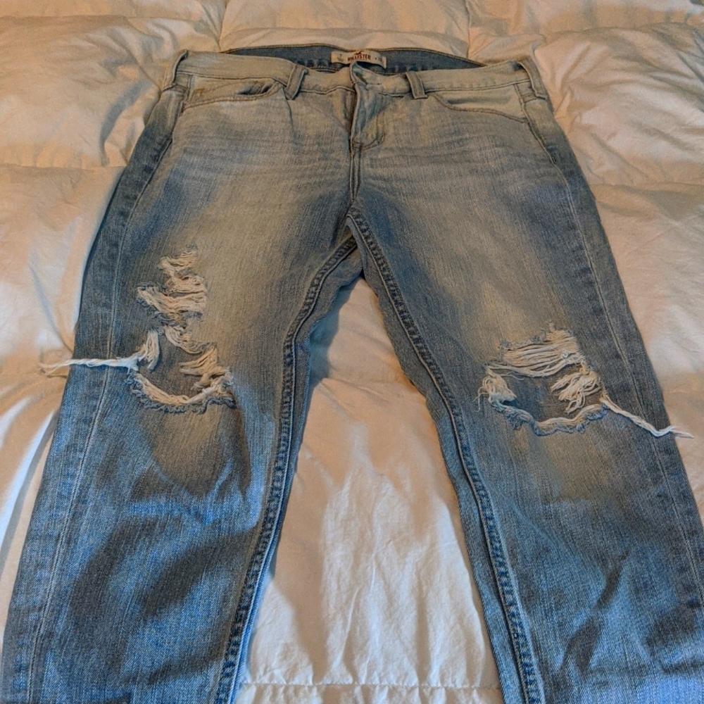 Hollister Mom jeans distressed
